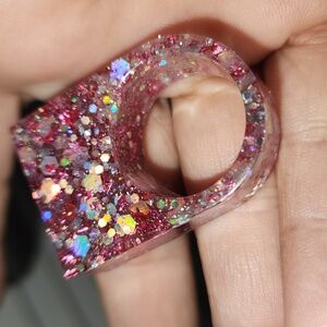 Beautiful glittery lucite statement ring size 8
